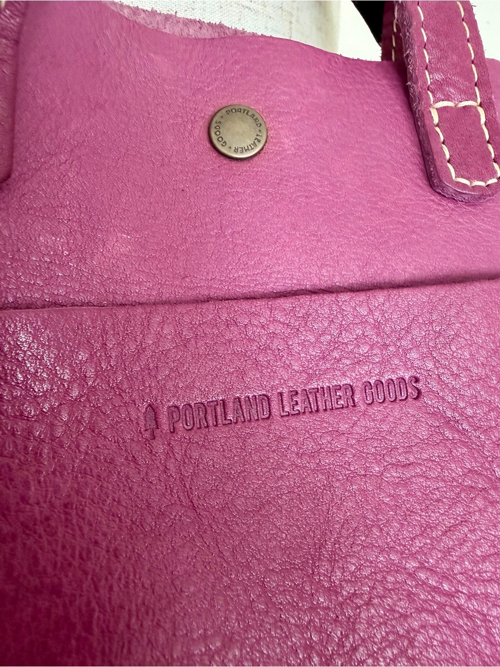 NWT Portland Leather Goods Crossbody Snap Tote - Vibrant Berry Pink Magenta - Picture 3 of 11